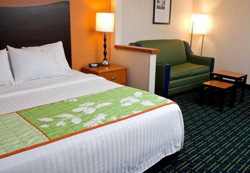 Fairfield Inn & Suites Youngstown Boardman Poland Habitación foto